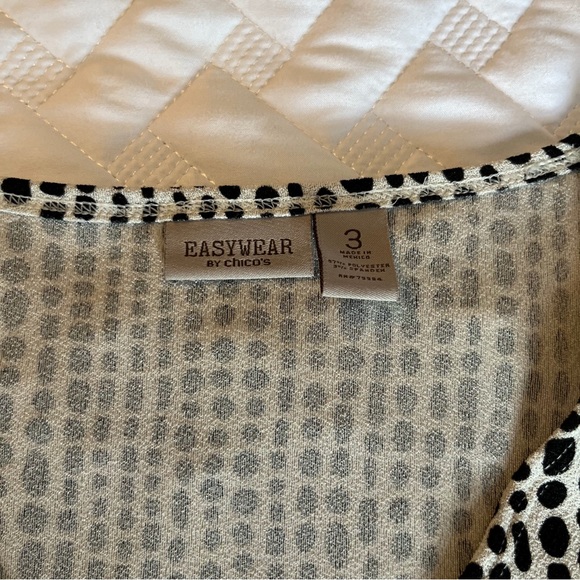 Chicos size 3 easy wear V-neck top with three-quarter length sleeves - Picture 5 of 5